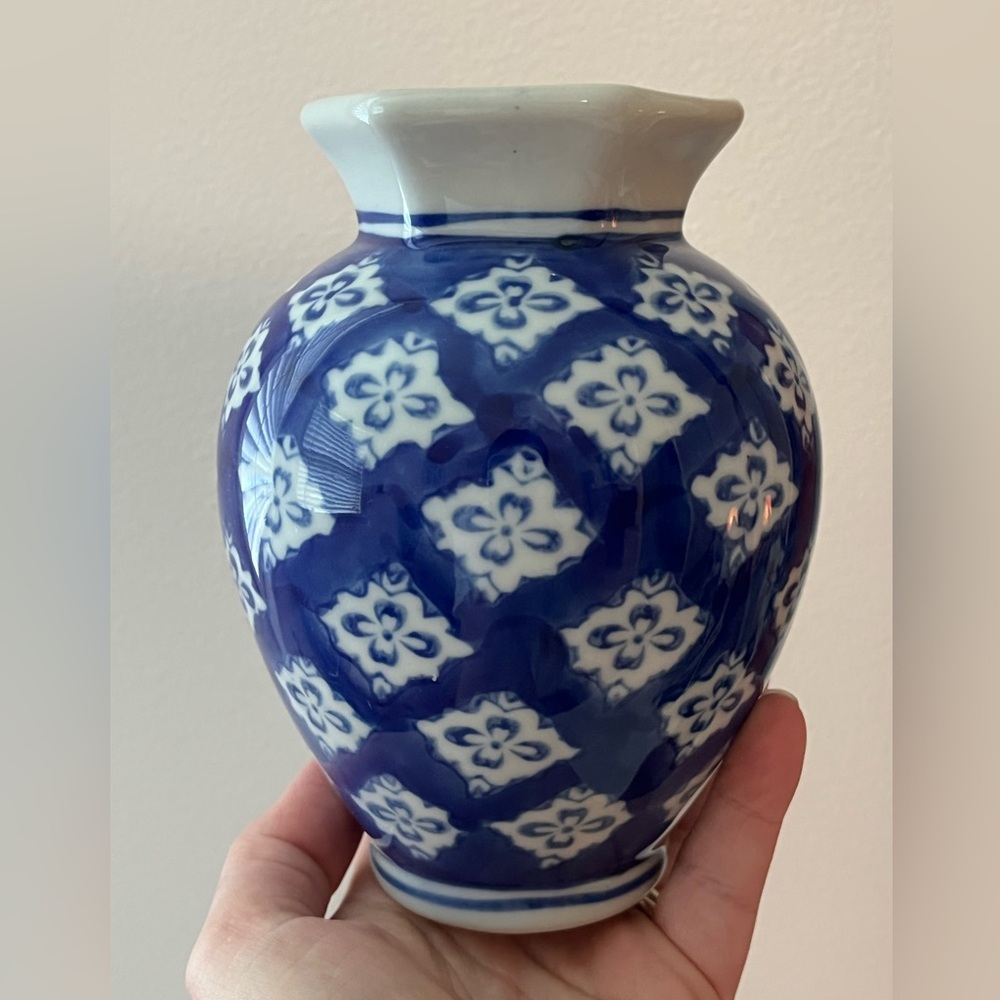 Silvestri Porcelain Cobalt Blue White Small Accent Vase - Picture 7 of 11